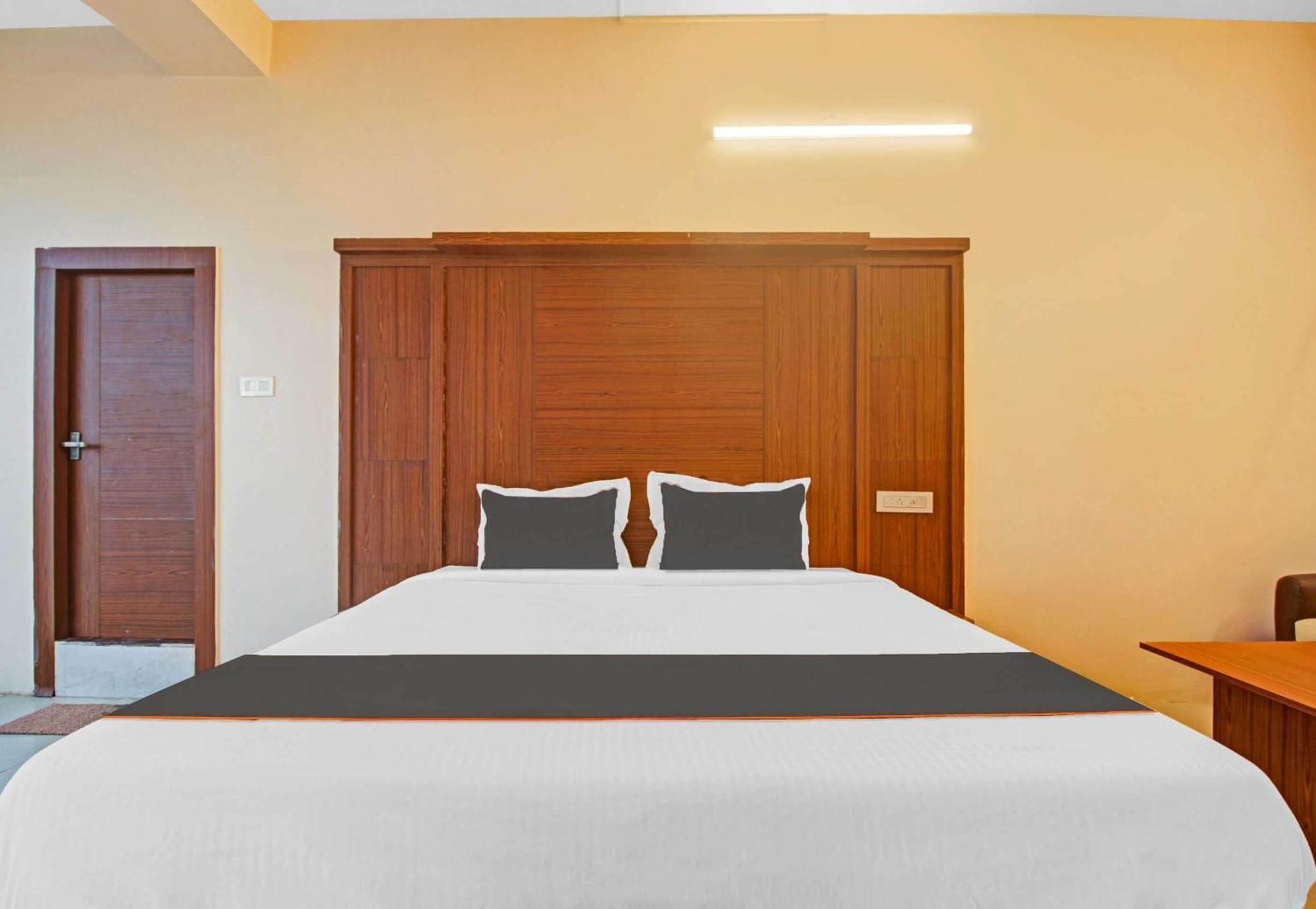 Super Collection O Hotel Aqua Villa Near Netaji Subhash Chandra Bose International Airport Gauripur  Exteriör bild